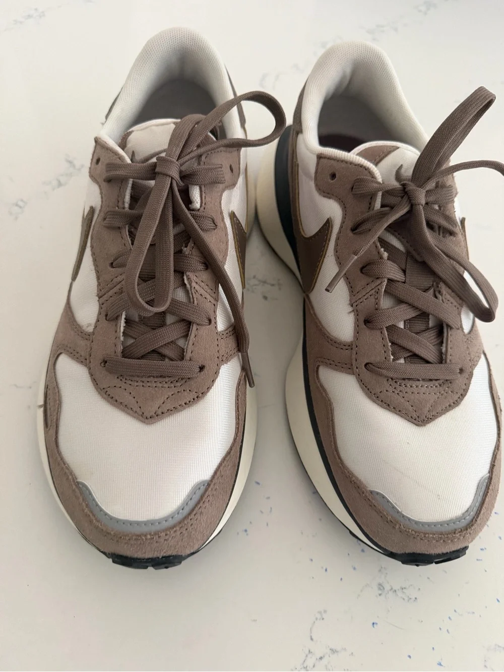 Nike Men’s Taupe and White Classic Runner